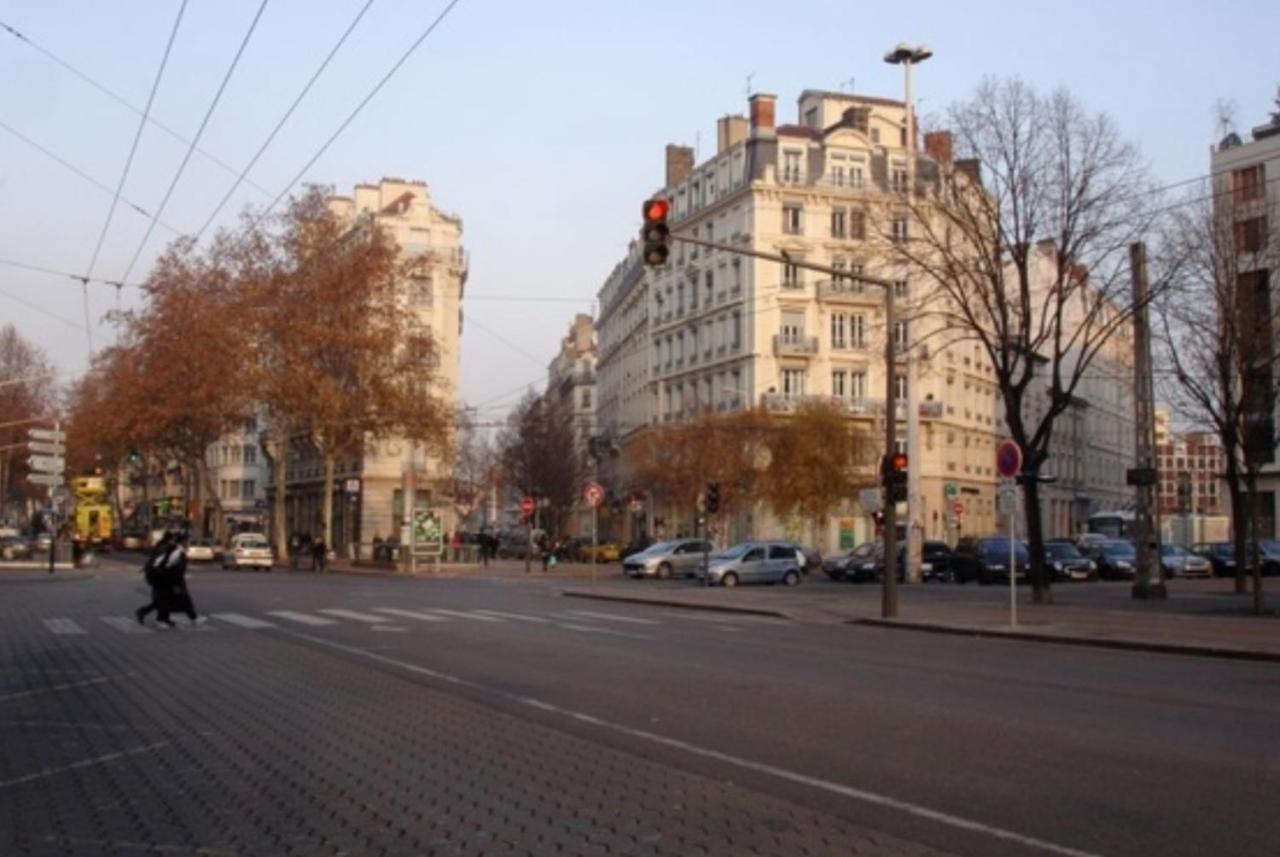 Le Cabaret Vip Spa Lyon Zewnętrze zdjęcie
