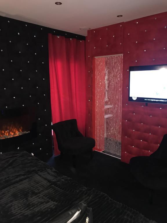 Le Cabaret Vip Spa Lyon Zewnętrze zdjęcie