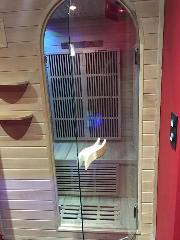 Le Cabaret Vip Spa Lyon Zewnętrze zdjęcie